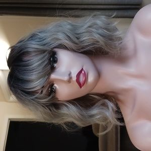 Blondish silver short wig